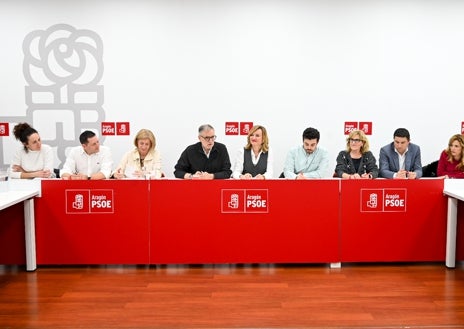 Imagen secundaria 1 - La nueva Ejecutiva regional del PSOE comienza su andadura