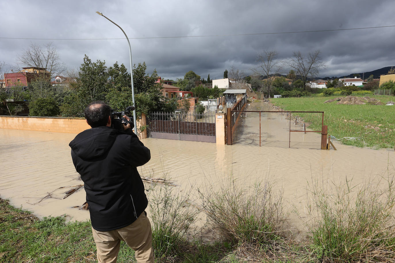 El desolador aspecto de las viviendas anegadas junto al río en Córdoba, en imágenes
