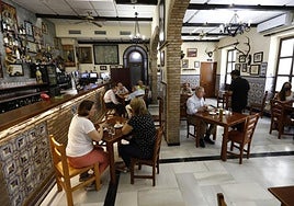 La taberna más típica de Córdoba a la que hay que ir con una hora de antelación