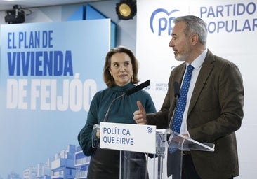 El presidente de Aragón y del PP aragonés, Jorge Azcón,  junto a la secretaria general del PP, Cuca Gamarra, este en Zaragoza