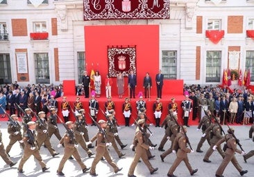 Ayuso pide por carta a la ministra de Defensa que reconsidere su «boicot» al desfile militar el 2 de Mayo