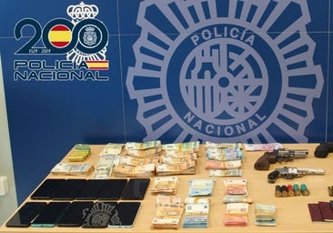 Armas dinero y otros efectos intervenidos en la operación