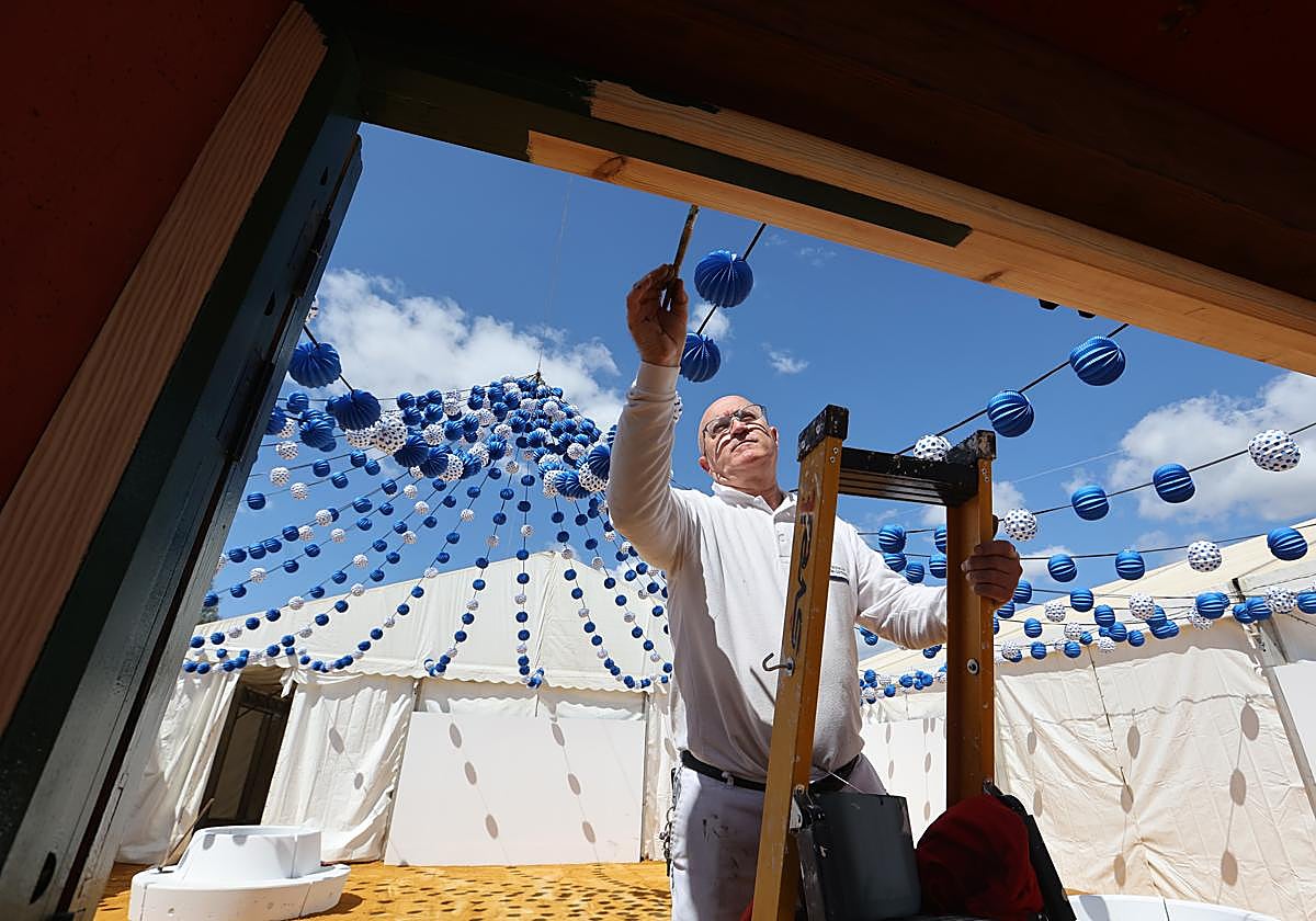 Montaje de una caseta de Feria para la edición de 2024