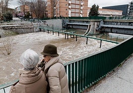Temporal de lluvias en Madrid, en directo: alerta por la crecida del río Manzanares, carreteras cortadas, Metro, Cercanías y clases suspendidas por la borrasca Martinho hoy