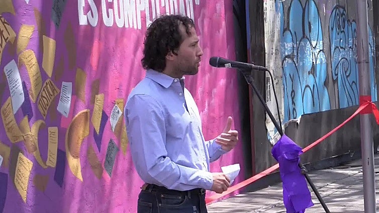 Mural honra a una periodista asesinada y denuncia la impunidad de esta violencia en México