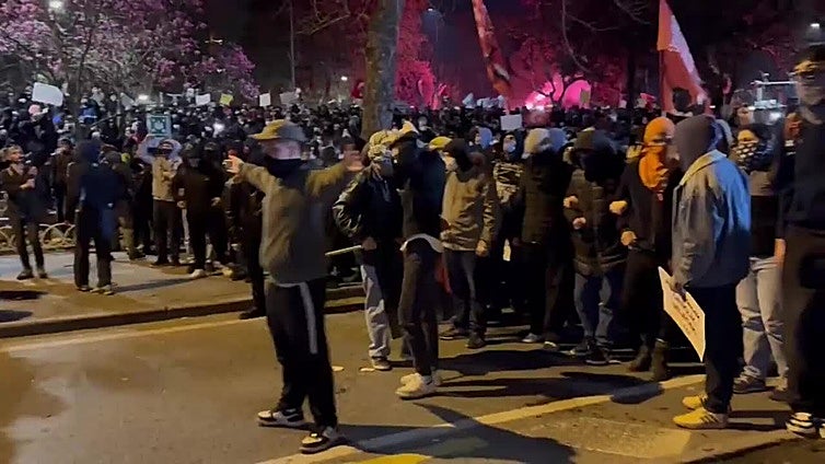 Tercer día consecutivo de protestas en Estambul con cargas policiales