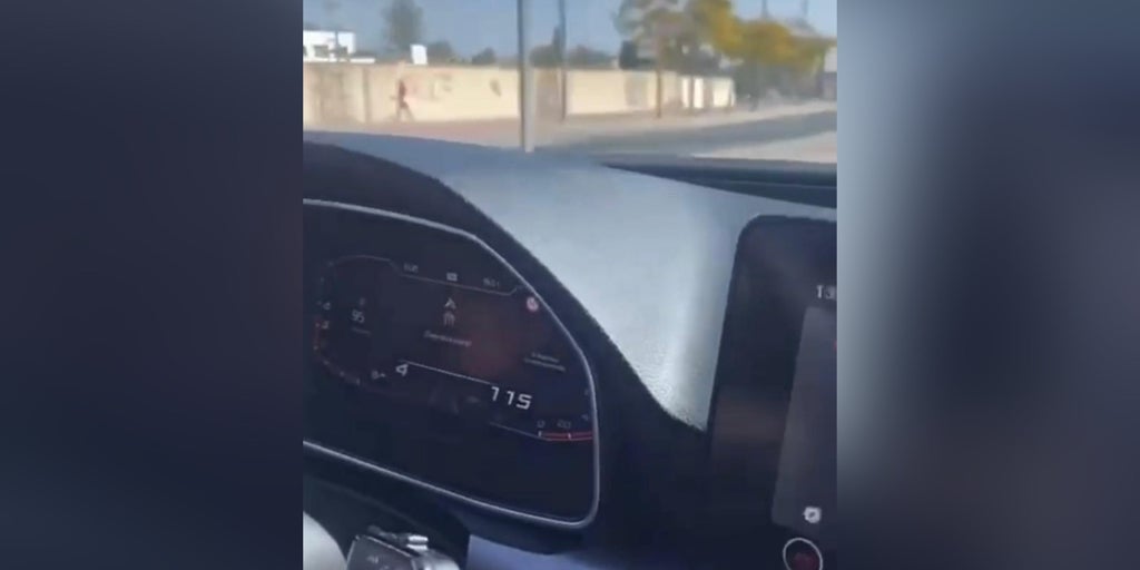 Un menor de 15 años se graba en TikTok conduciendo el coche de su padre a 120 kilómetros por hora