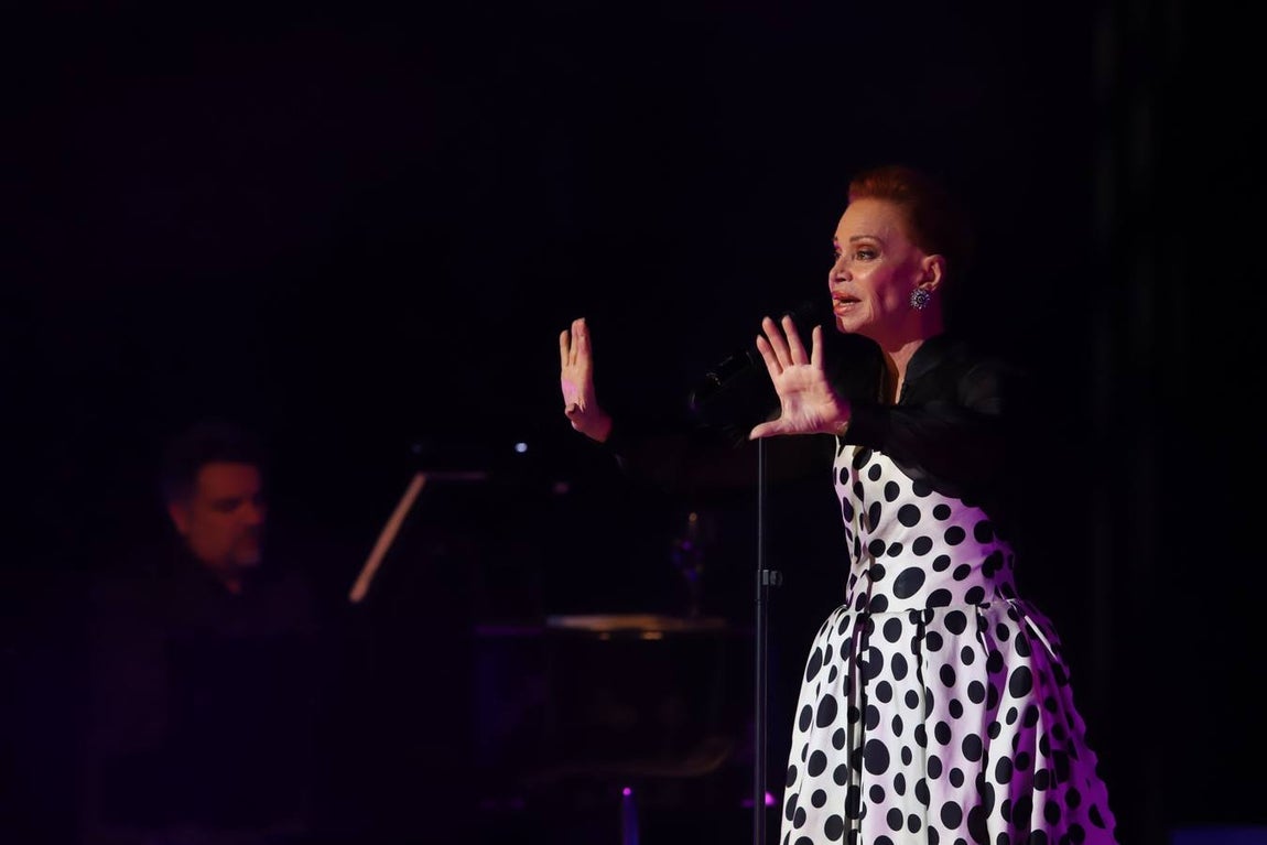El emocionante concierto de Paloma San Basilio en Córdoba, en imágenes