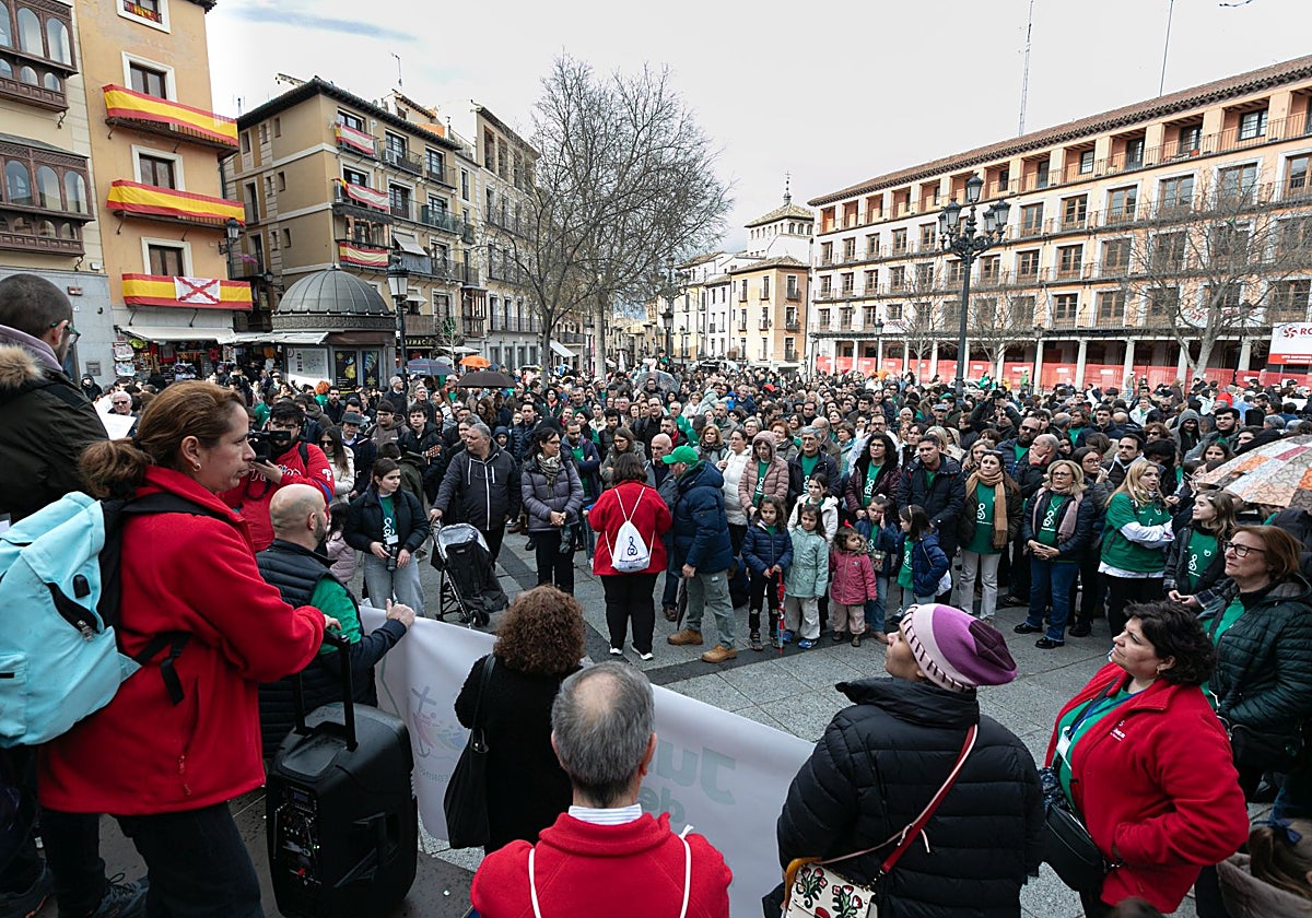 Algunos de los participantes en la X Fiesta por la Mujer y la Vida, en la plaza de Zocodover