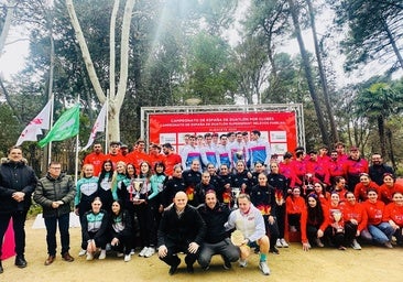 El alcalde de Albacete junto a algunos de los participantes en este campeonato
