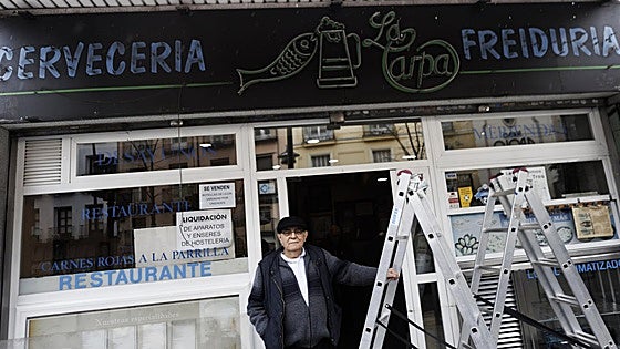 Rescatar rótulos para salvar historias: la misión de Paco Graco