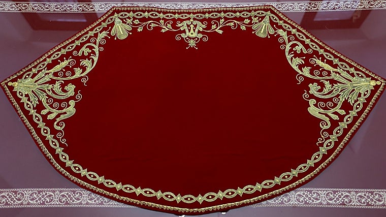 Manto que donó la archicofradía del Carmen en 2019