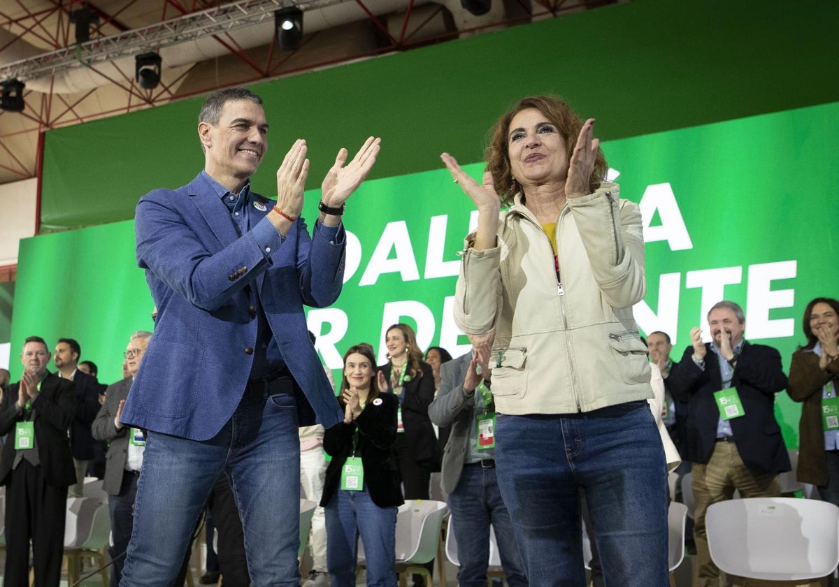 Pedro Sánchez y María Jesús Montero, tras la proclamación de ésta como secretaria general del PSOE andaluz