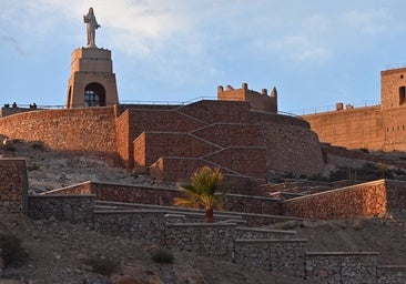 Vista del recién recuperado Cerro de San Cristóbal en Almería