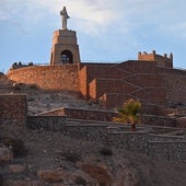 Vista del recién recuperado Cerro de San Cristóbal en Almería