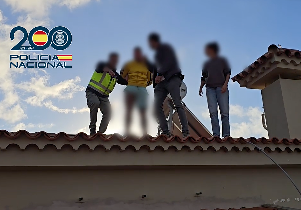 Trató  de huir por los tejados de una vivienda en Adeje