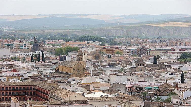 A la venta una casa señorial a 3 minutos de la Mezquita de Córdoba que tiene ascensor, garaje y dos plantas