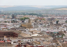 A la venta una casa señorial a 3 minutos de la Mezquita de Córdoba que tiene ascensor, garaje y dos plantas
