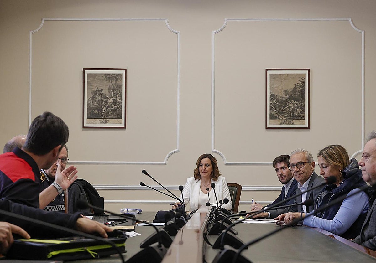 La alcaldesa de València, María José Catalá, preside el Comité técnico para el estudio de mejora de uso de artefactos pirotécnicos