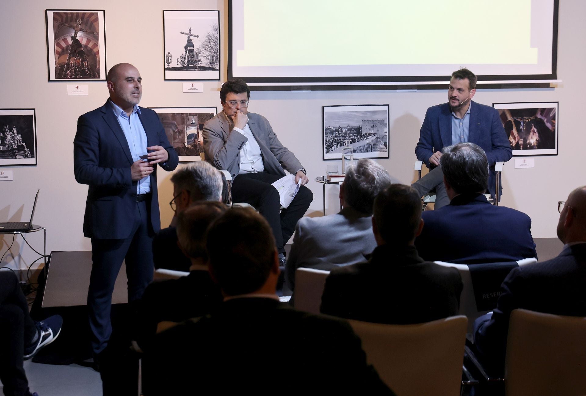 La charla de Juan Fernández-Miranda en Córdoba sobre la Transición, en imágenes