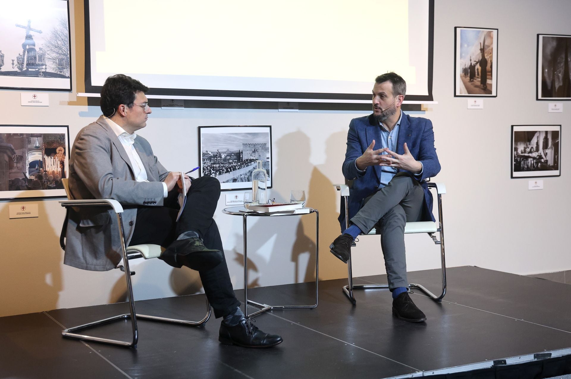 La charla de Juan Fernández-Miranda en Córdoba sobre la Transición, en imágenes