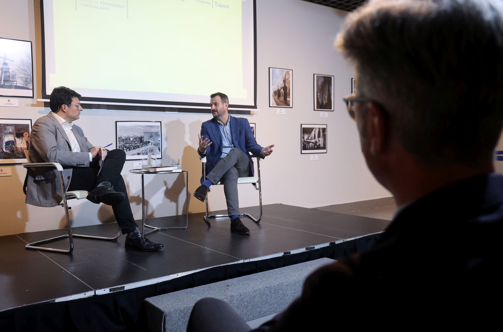 La charla de Juan Fernández-Miranda en Córdoba sobre la Transición, en imágenes