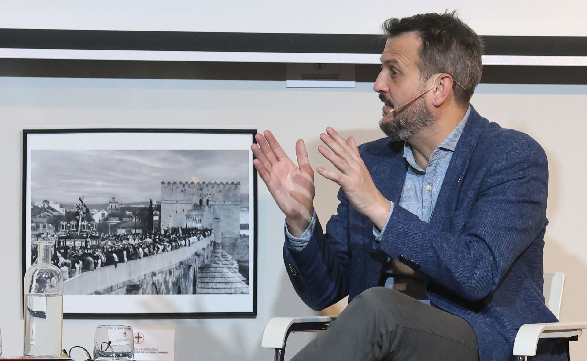 La charla de Juan Fernández-Miranda en Córdoba sobre la Transición, en imágenes
