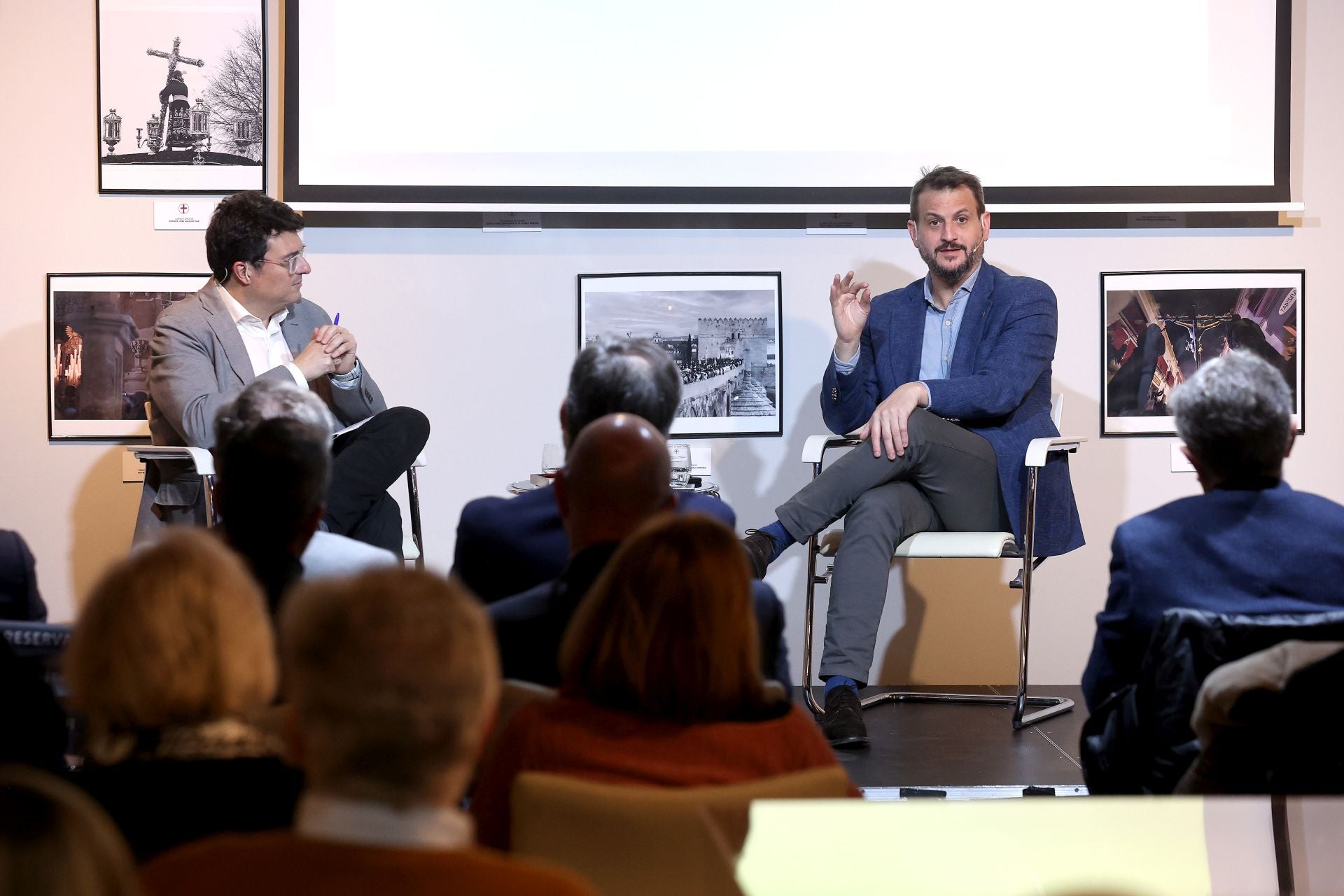 La charla de Juan Fernández-Miranda en Córdoba sobre la Transición, en imágenes