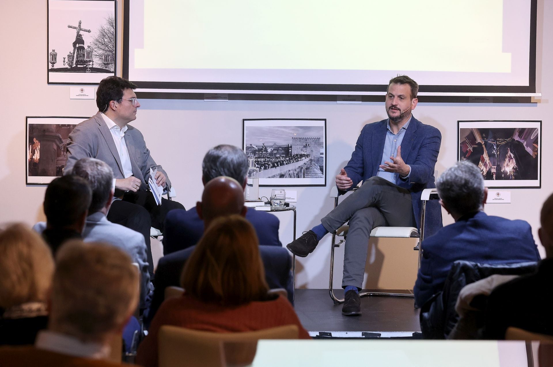 La charla de Juan Fernández-Miranda en Córdoba sobre la Transición, en imágenes