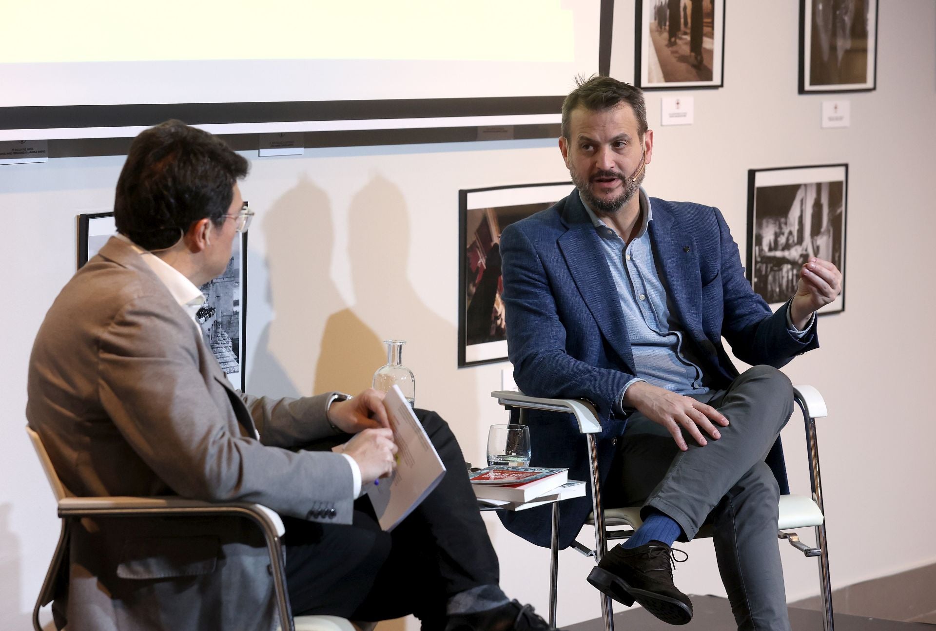La charla de Juan Fernández-Miranda en Córdoba sobre la Transición, en imágenes
