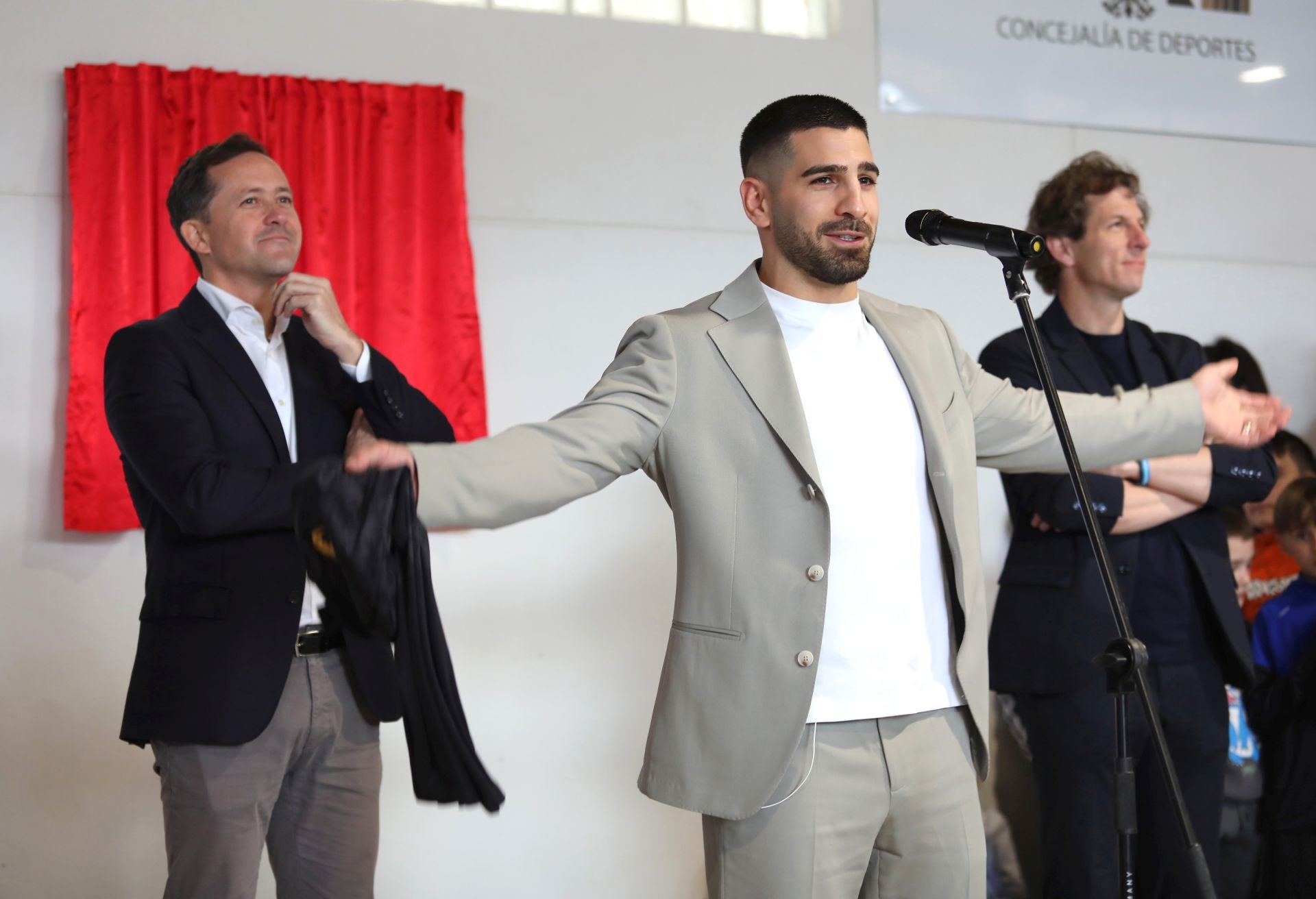 Las imágenes de la inolvidable visita de Ilia Topuria a Toledo