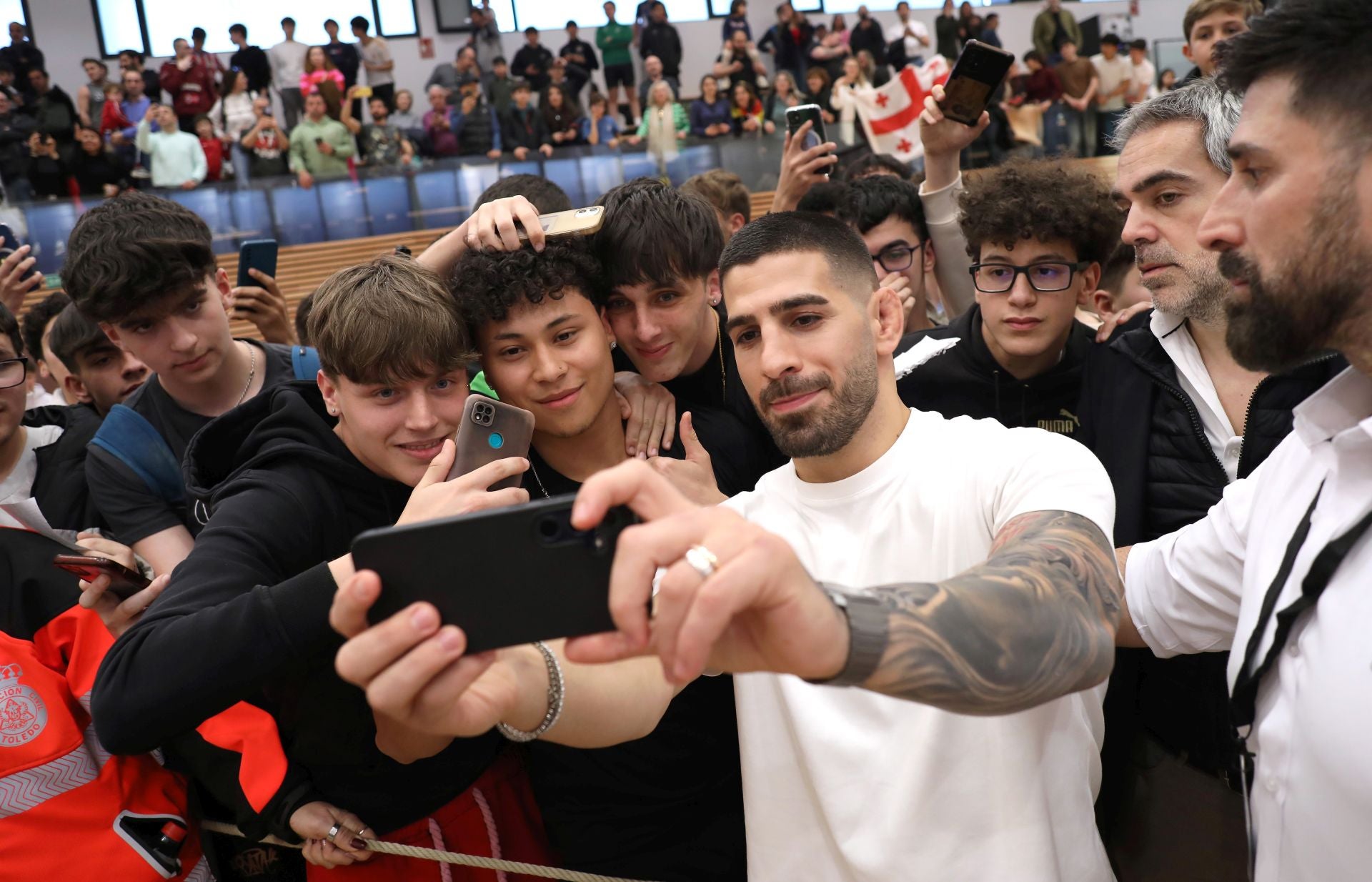 Las imágenes de la inolvidable visita de Ilia Topuria a Toledo