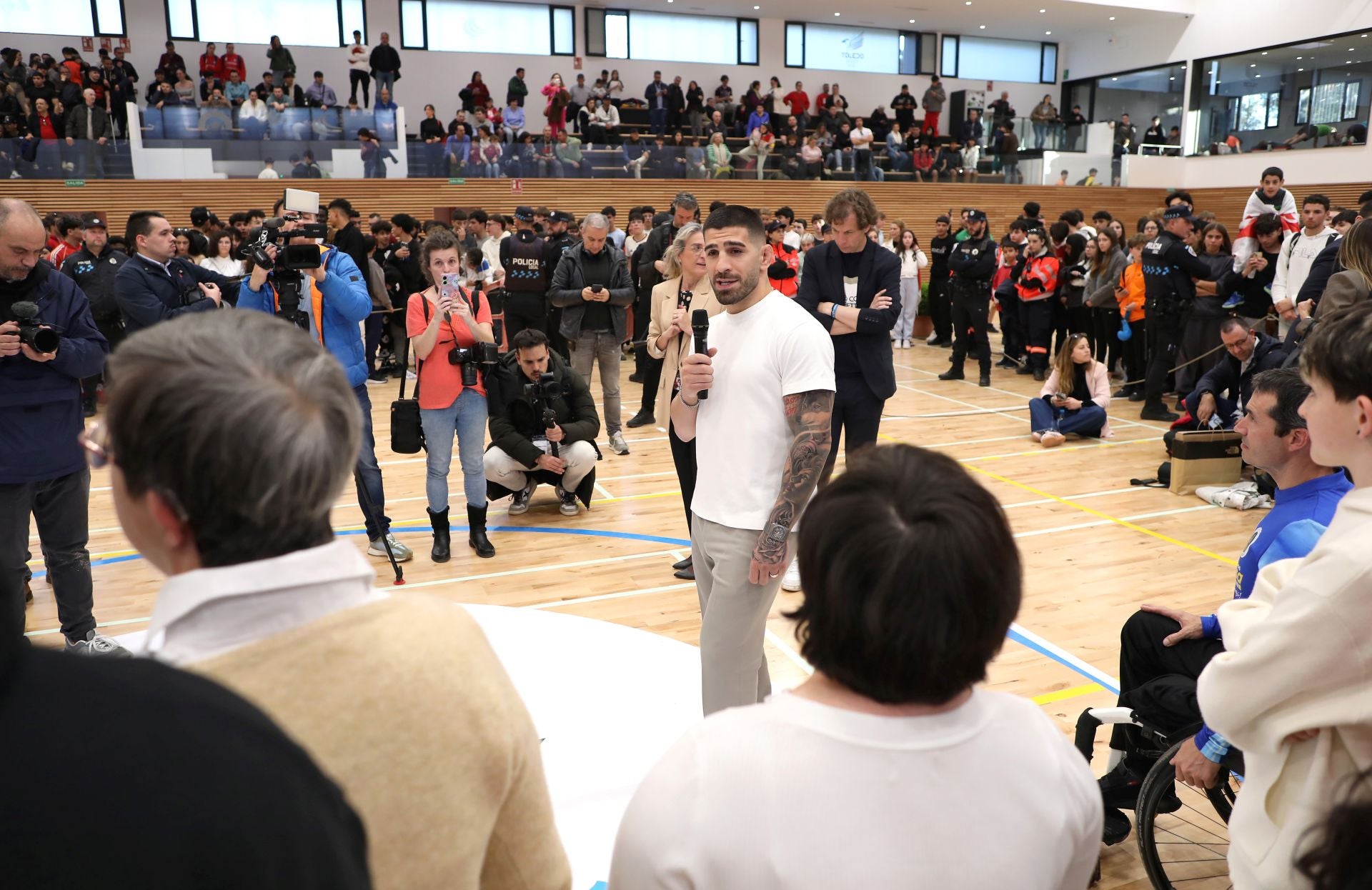 Las imágenes de la inolvidable visita de Ilia Topuria a Toledo