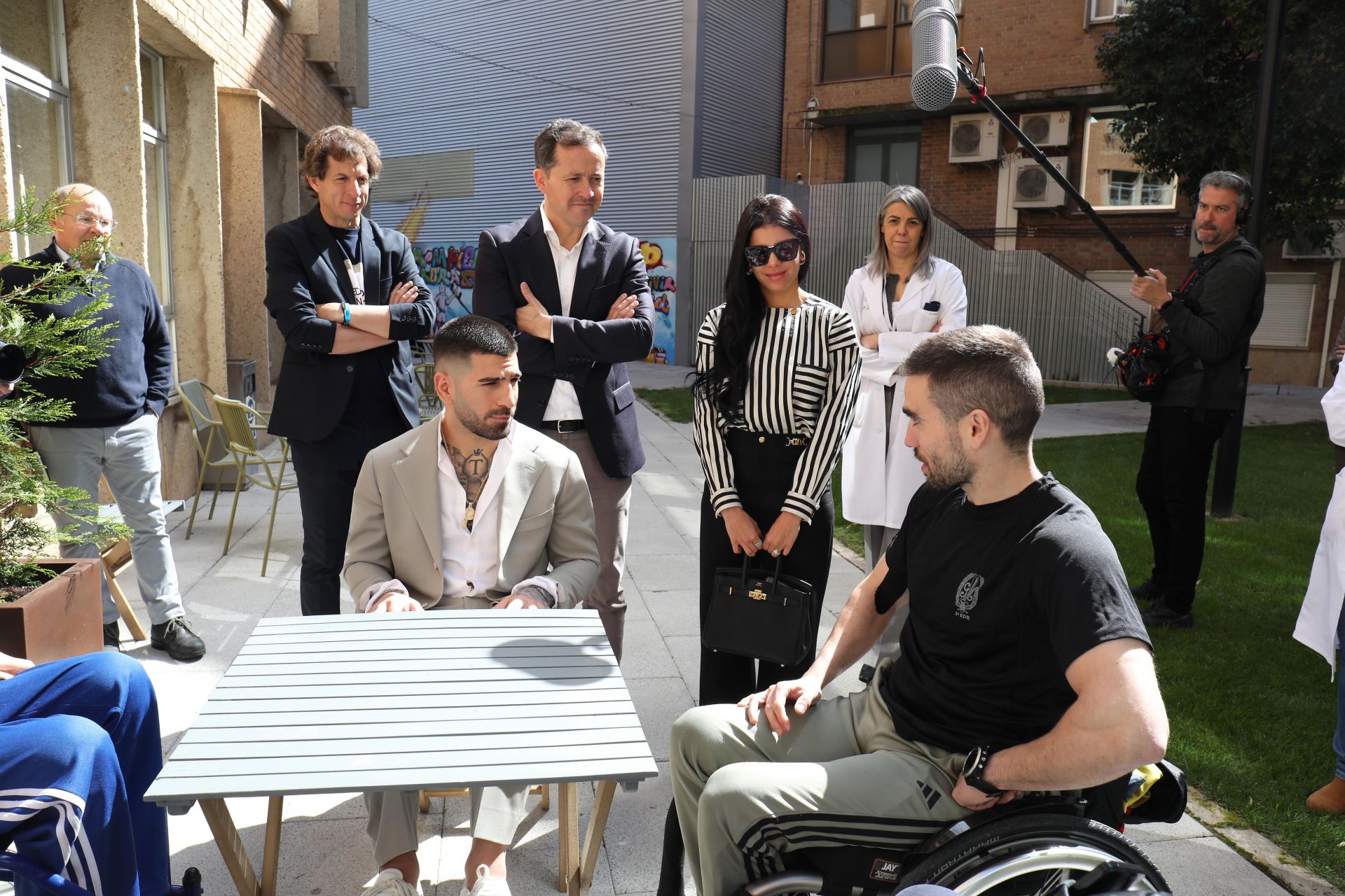 Ilia Topuria ha visitado el Hospital de Parapléjicos