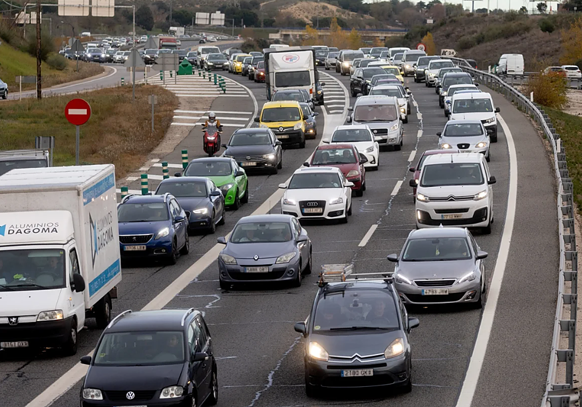 Cola de coches en Madrid