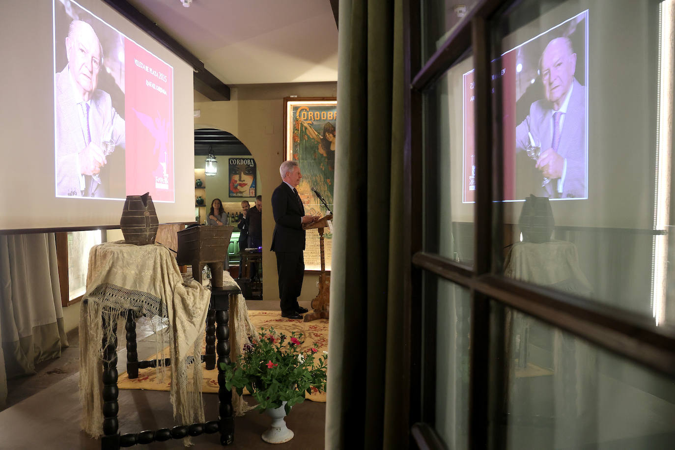 La emotiva entrega de la Veleta de Plata a Rafael Córdoba, de Pérez Barquero, en imágenes