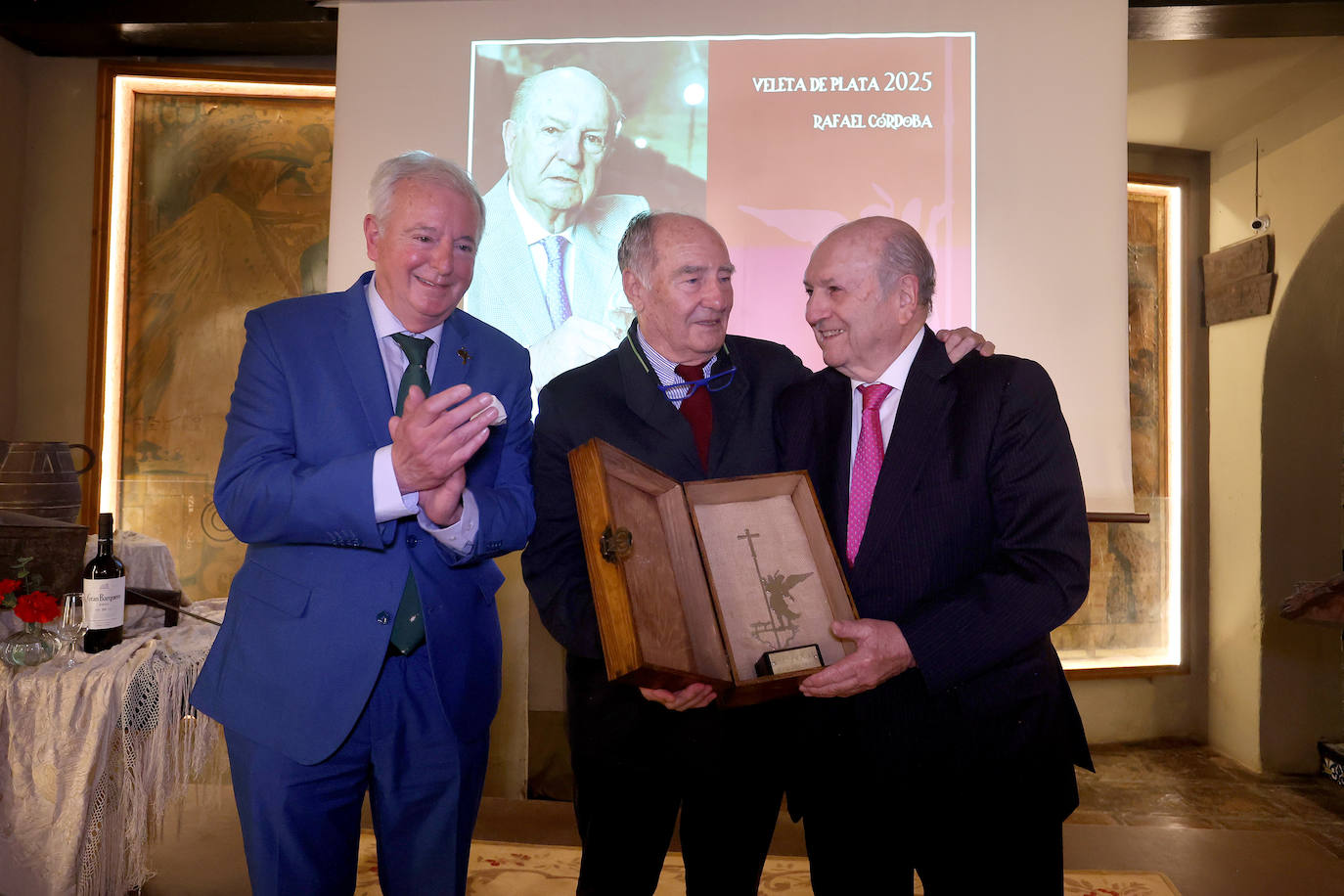 La emotiva entrega de la Veleta de Plata a Rafael Córdoba, de Pérez Barquero, en imágenes