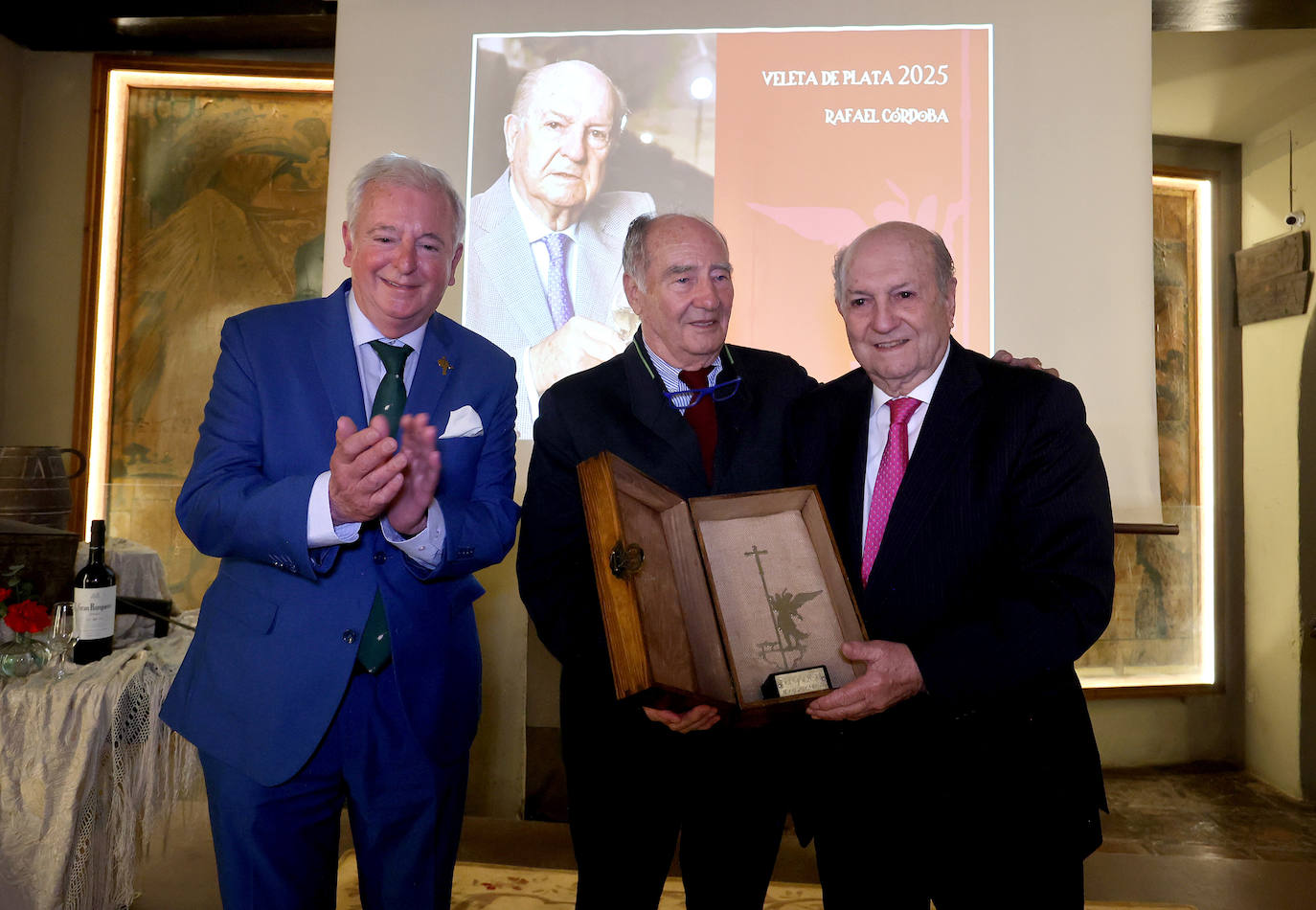 La emotiva entrega de la Veleta de Plata a Rafael Córdoba, de Pérez Barquero, en imágenes