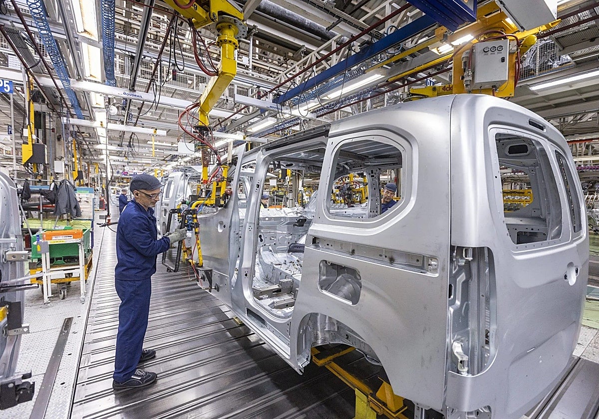 Producción de automóviles en la fábrica de Stellantis en Vigo