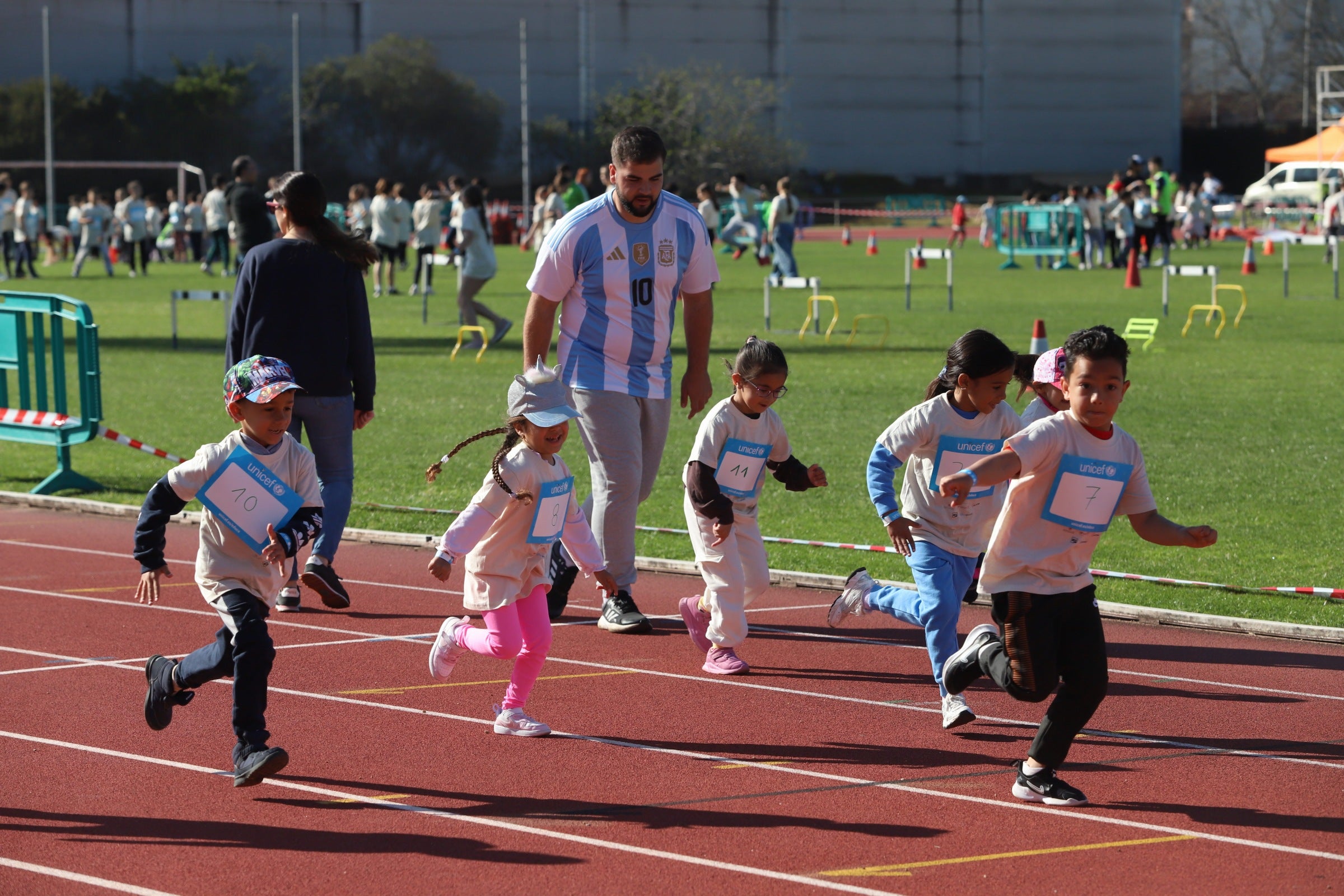 La gran y más joven &#039;Carrera Solidaria Gotas&#039; de Córdoba, en imágenes