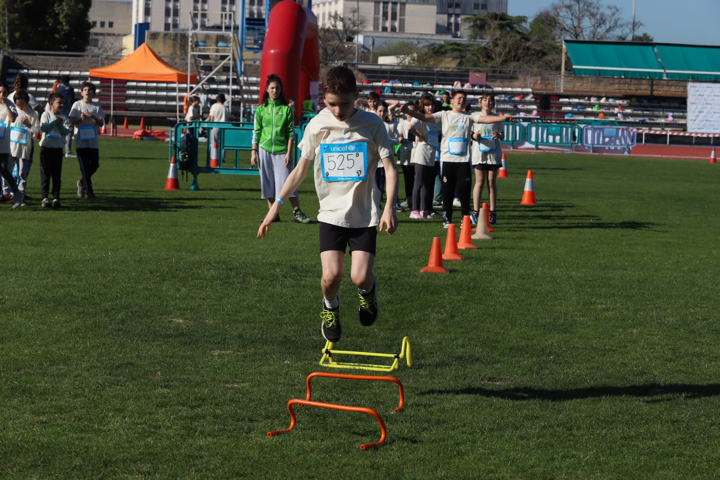 La gran y más joven &#039;Carrera Solidaria Gotas&#039; de Córdoba, en imágenes