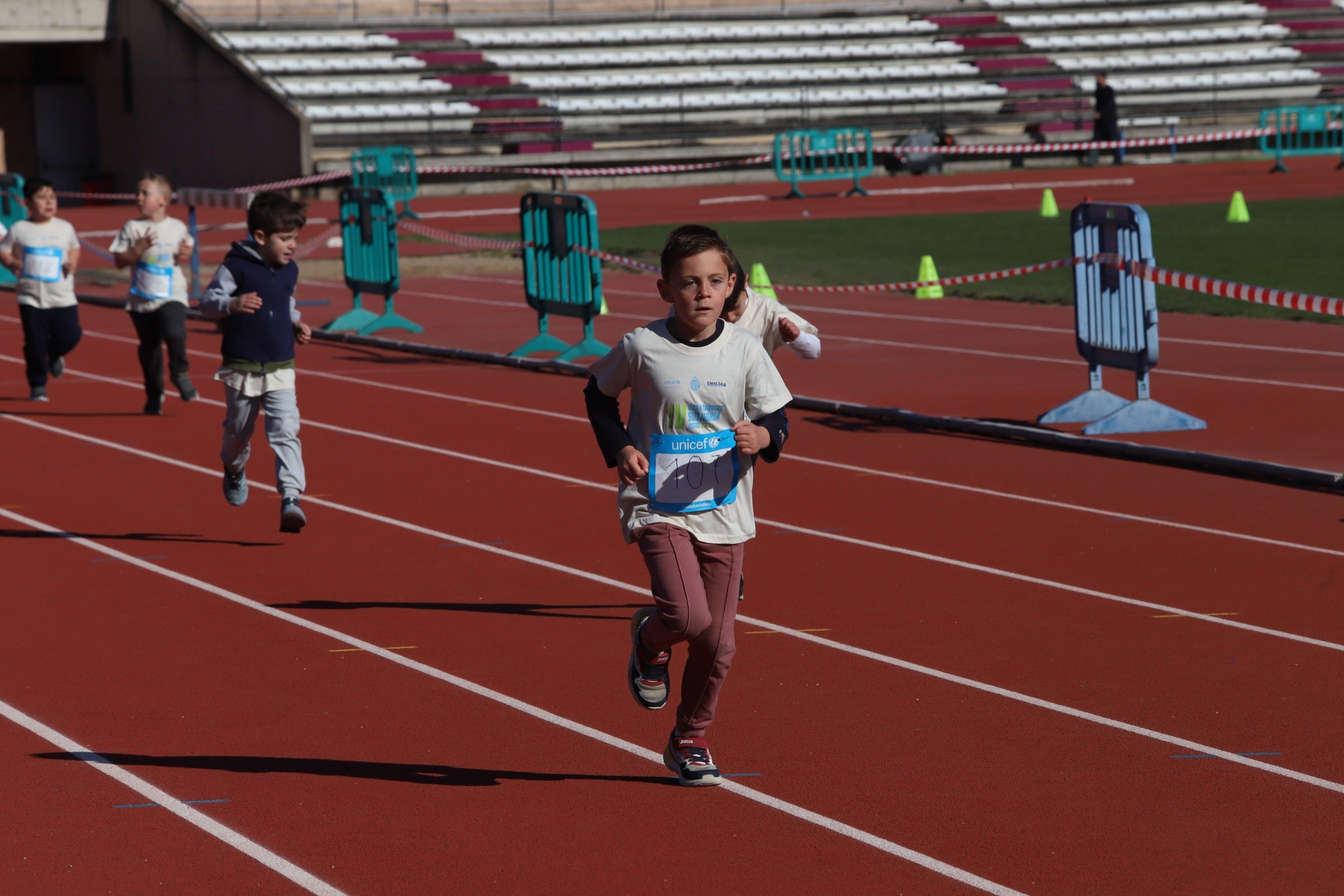 La gran y más joven &#039;Carrera Solidaria Gotas&#039; de Córdoba, en imágenes