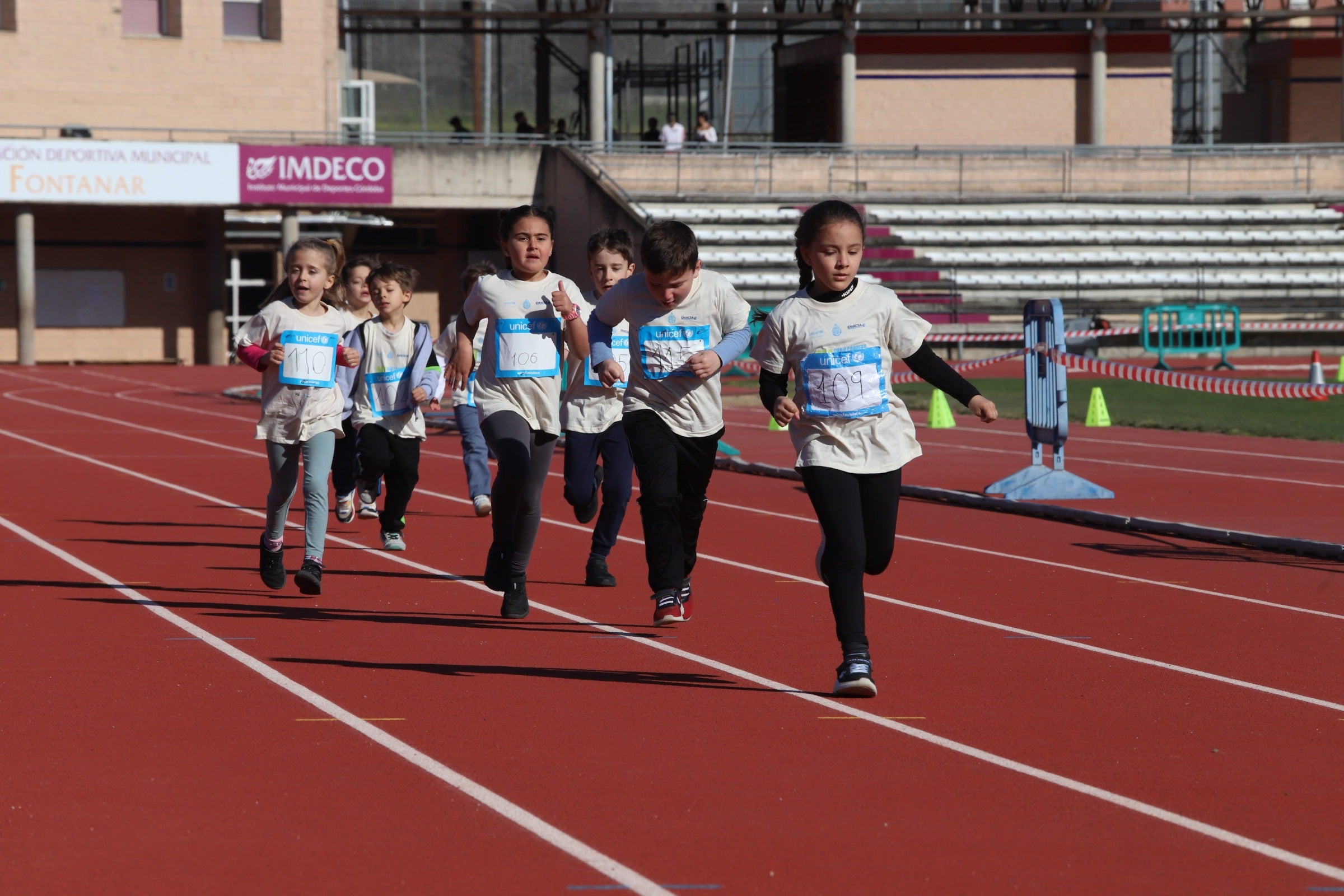 La gran y más joven &#039;Carrera Solidaria Gotas&#039; de Córdoba, en imágenes