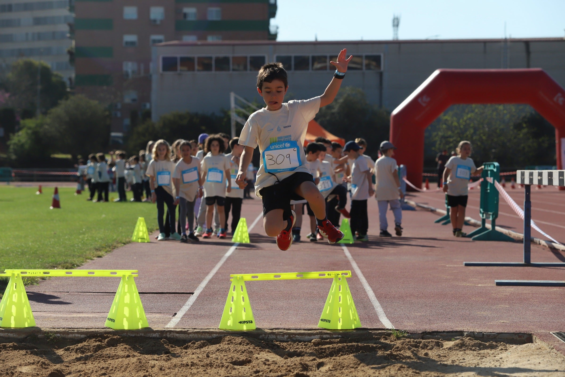 La gran y más joven &#039;Carrera Solidaria Gotas&#039; de Córdoba, en imágenes