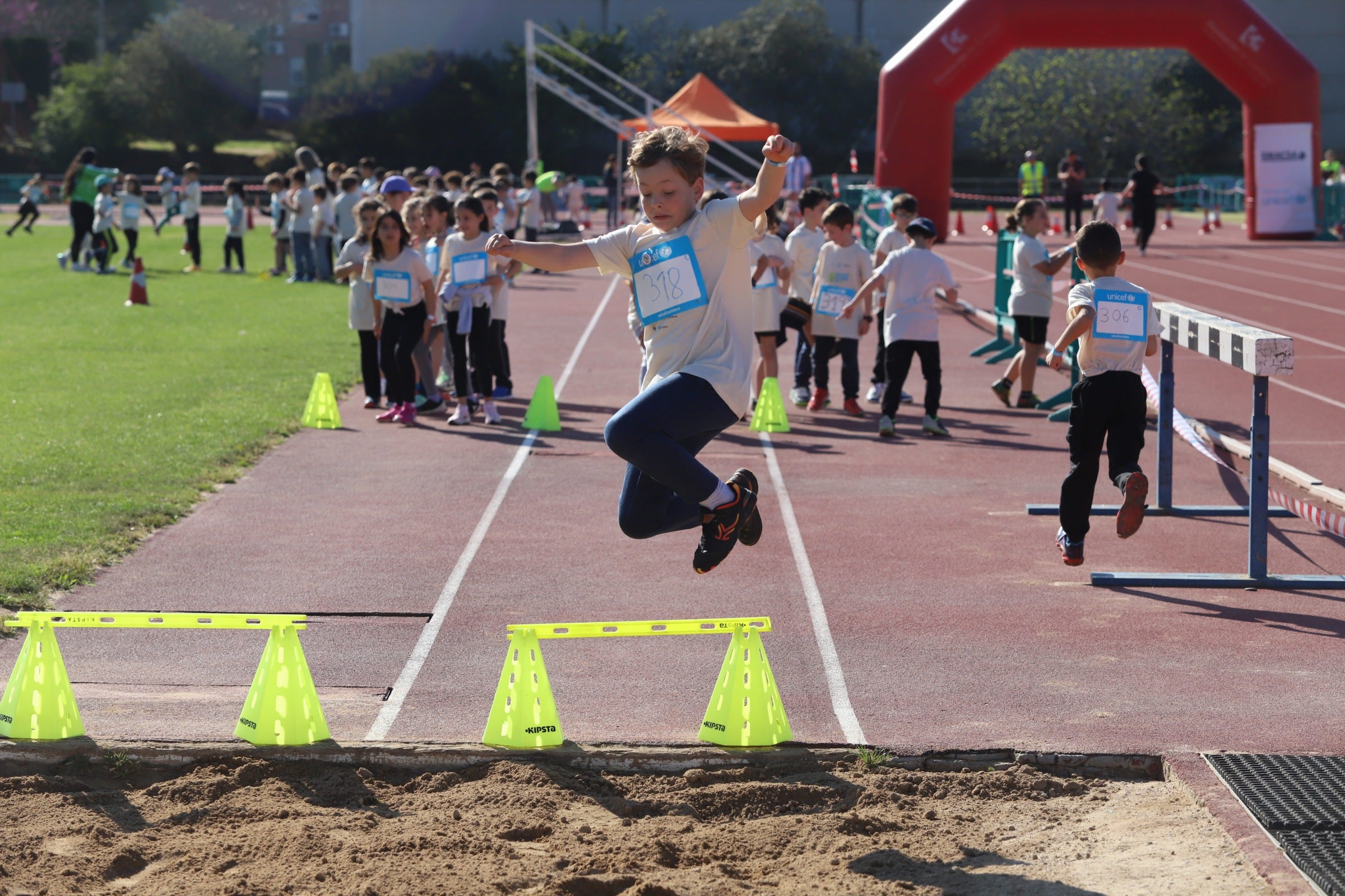 La gran y más joven &#039;Carrera Solidaria Gotas&#039; de Córdoba, en imágenes