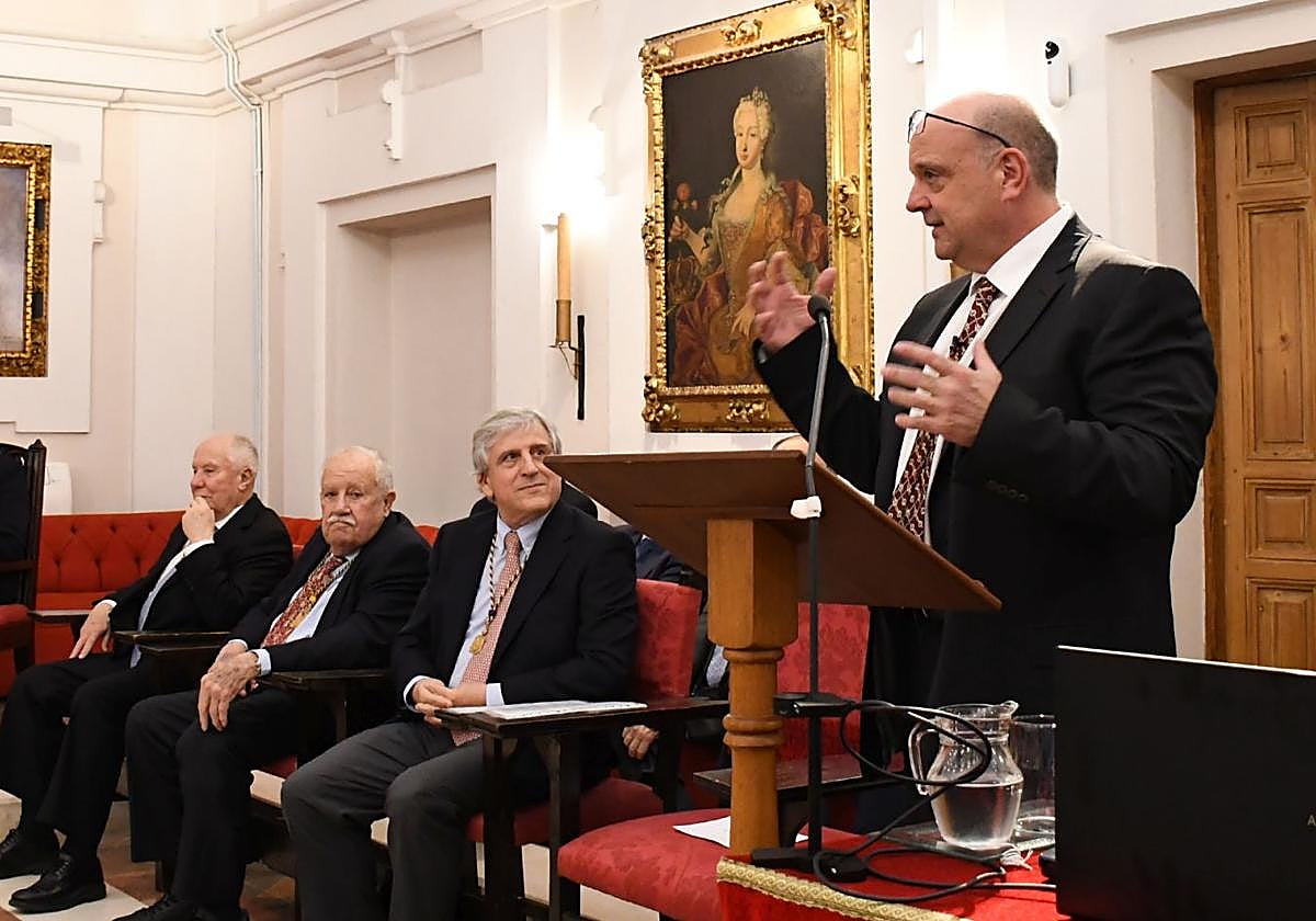 Rafael de Cabo, en un momento de su disertación