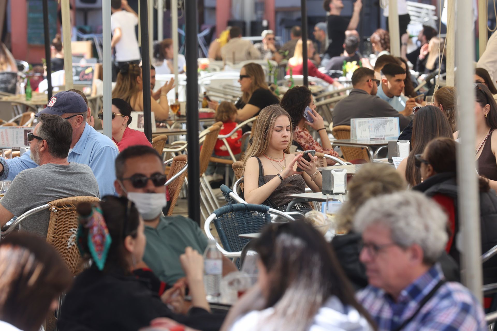 En imágenes, el ambiente en terrazas y calles de Córdoba por el buen tiempo