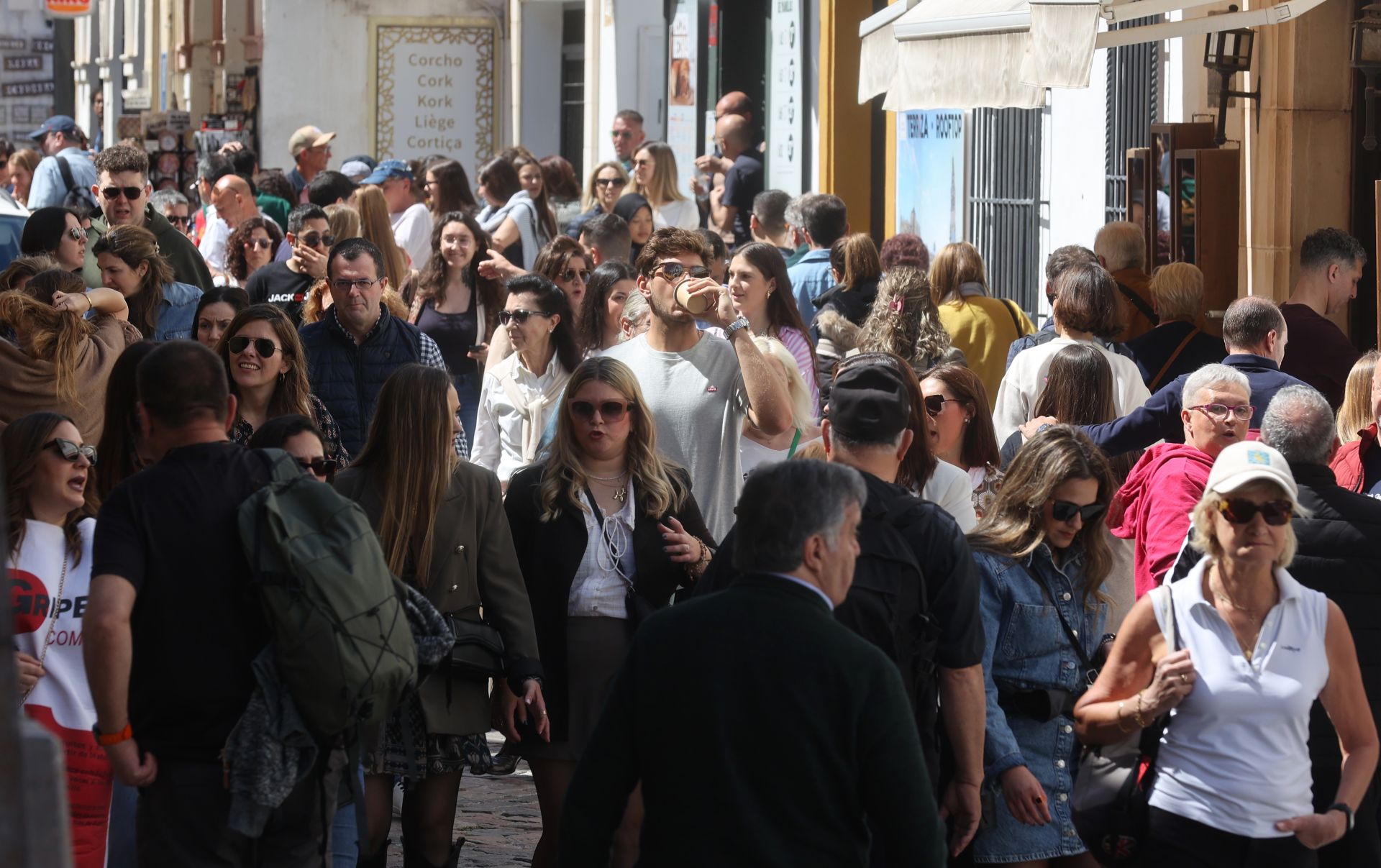 En imágenes, el ambiente en terrazas y calles de Córdoba por el buen tiempo