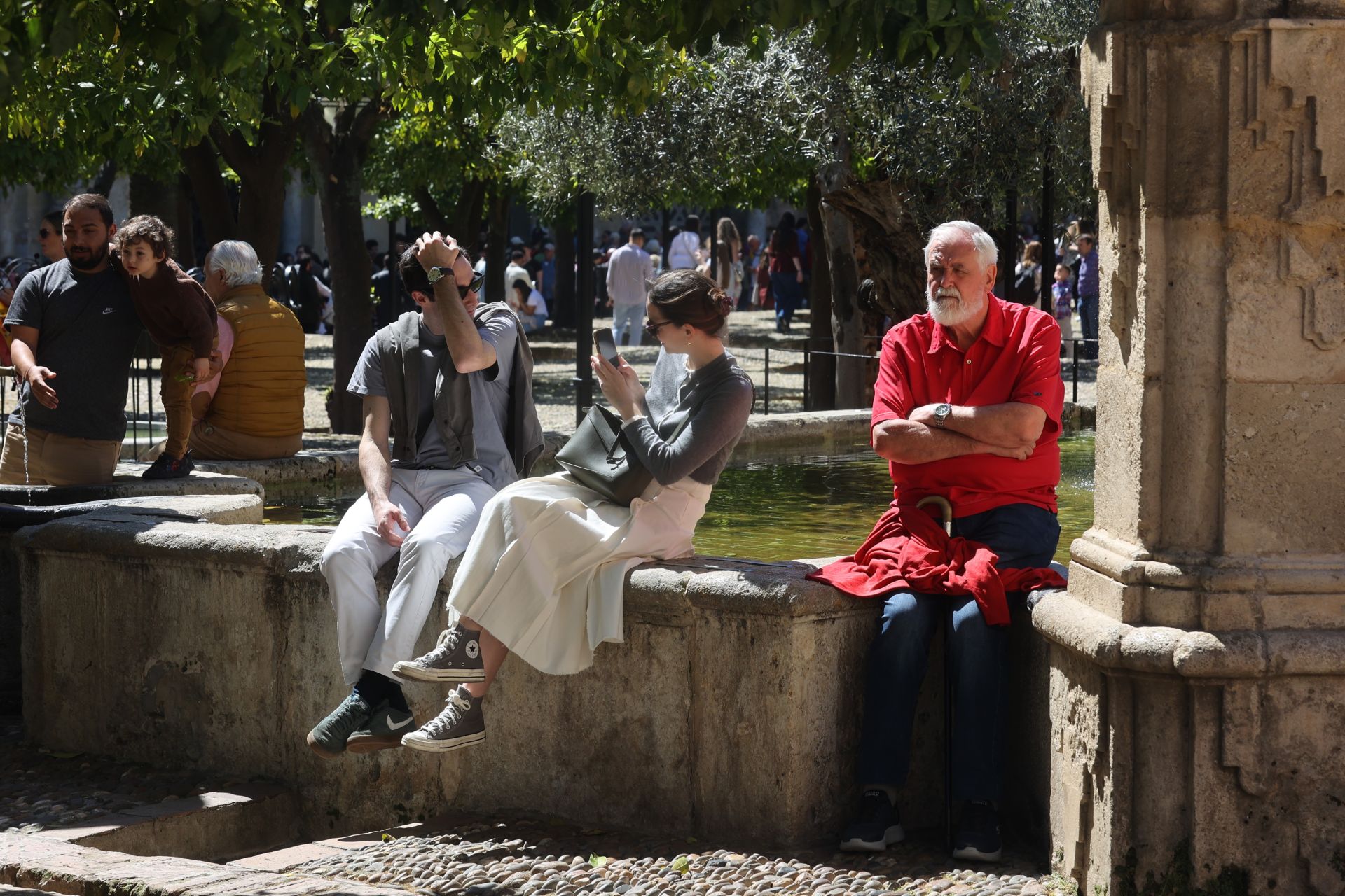 En imágenes, el ambiente en terrazas y calles de Córdoba por el buen tiempo
