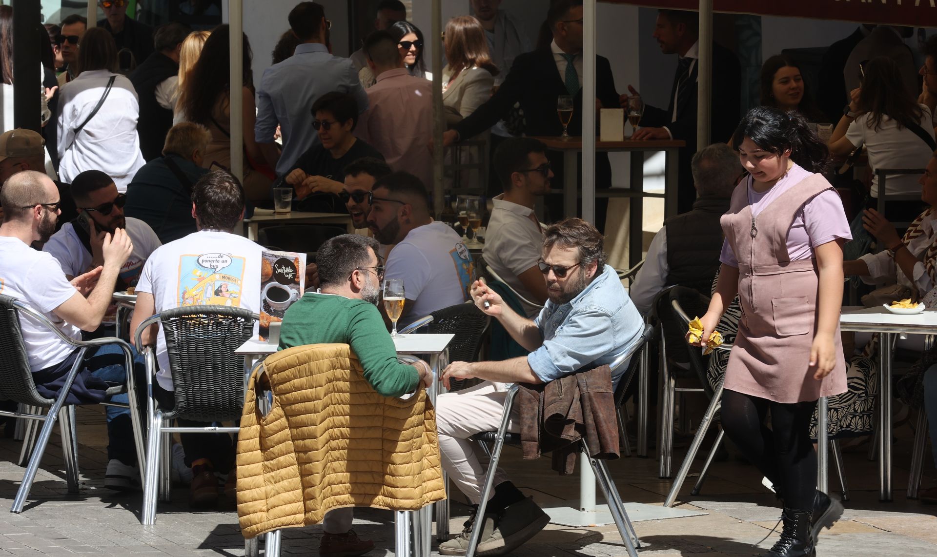 En imágenes, el ambiente en terrazas y calles de Córdoba por el buen tiempo